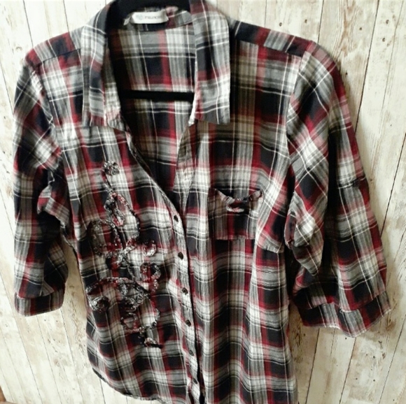 Maurices Tops - Maurices button front plaid, vneck, 3/4 sleeve sz0